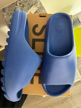 Adidas Yeezy Slide
Azure